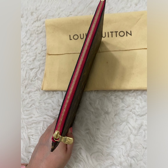 2021 LV NEVERFULL MM POUCH Monogram LIKE NEW CONDITION - Picture 7 of 13